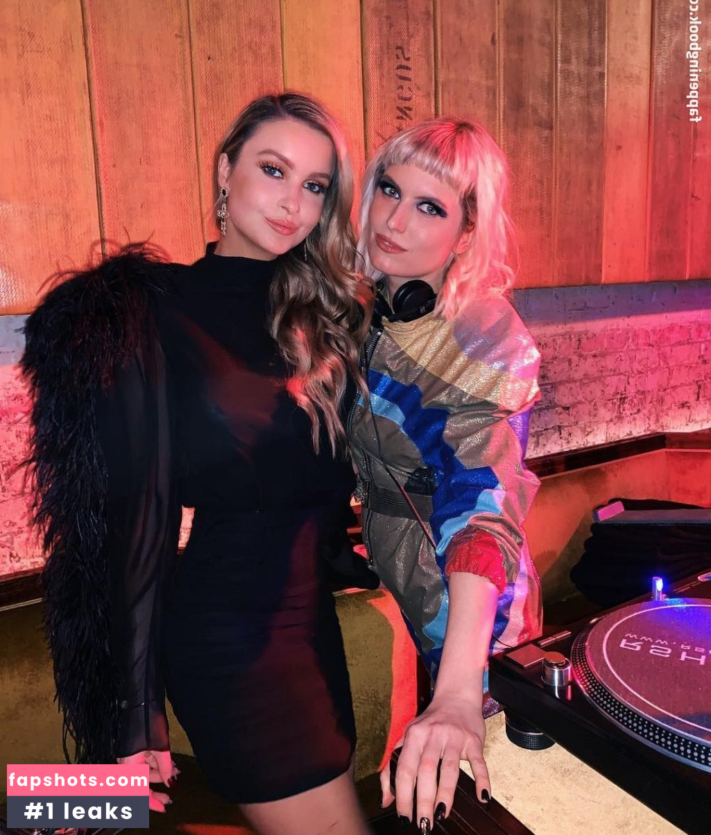 Emma Miller gallery photo #33