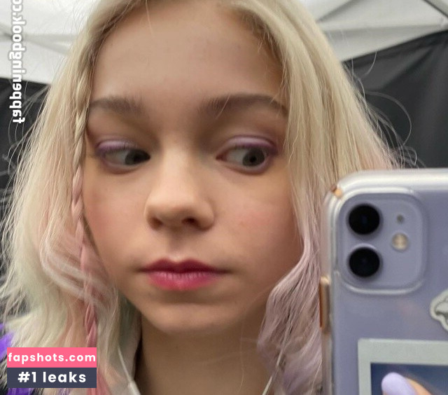 Emma Myers gallery photo #104