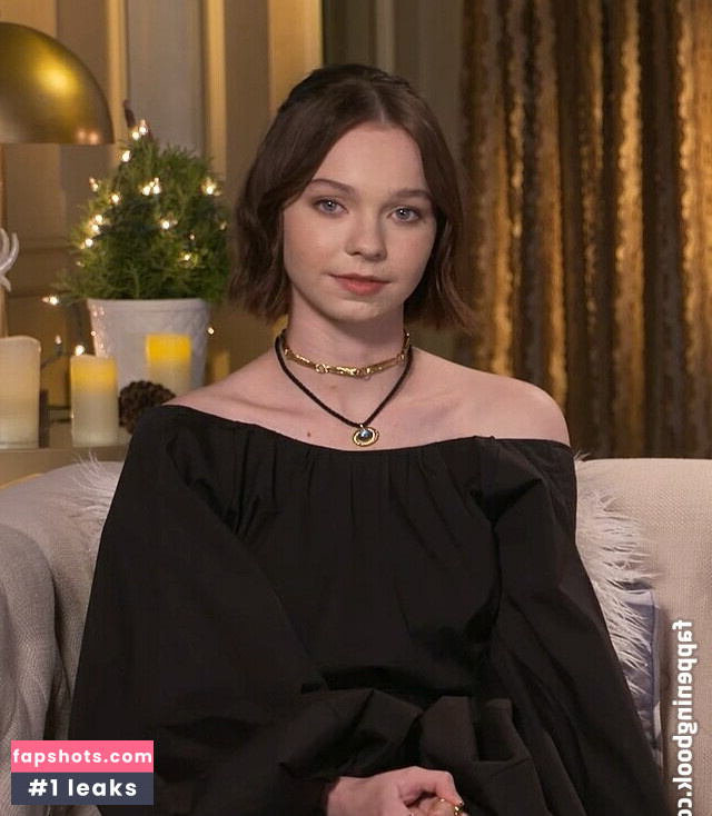 Emma Myers gallery photo #107