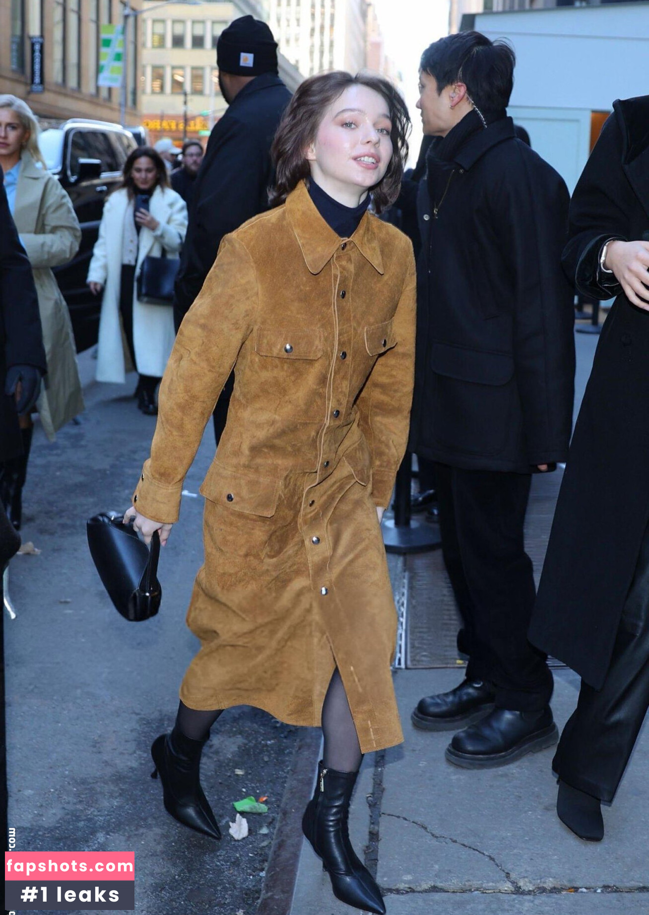 Emma Myers gallery photo #115