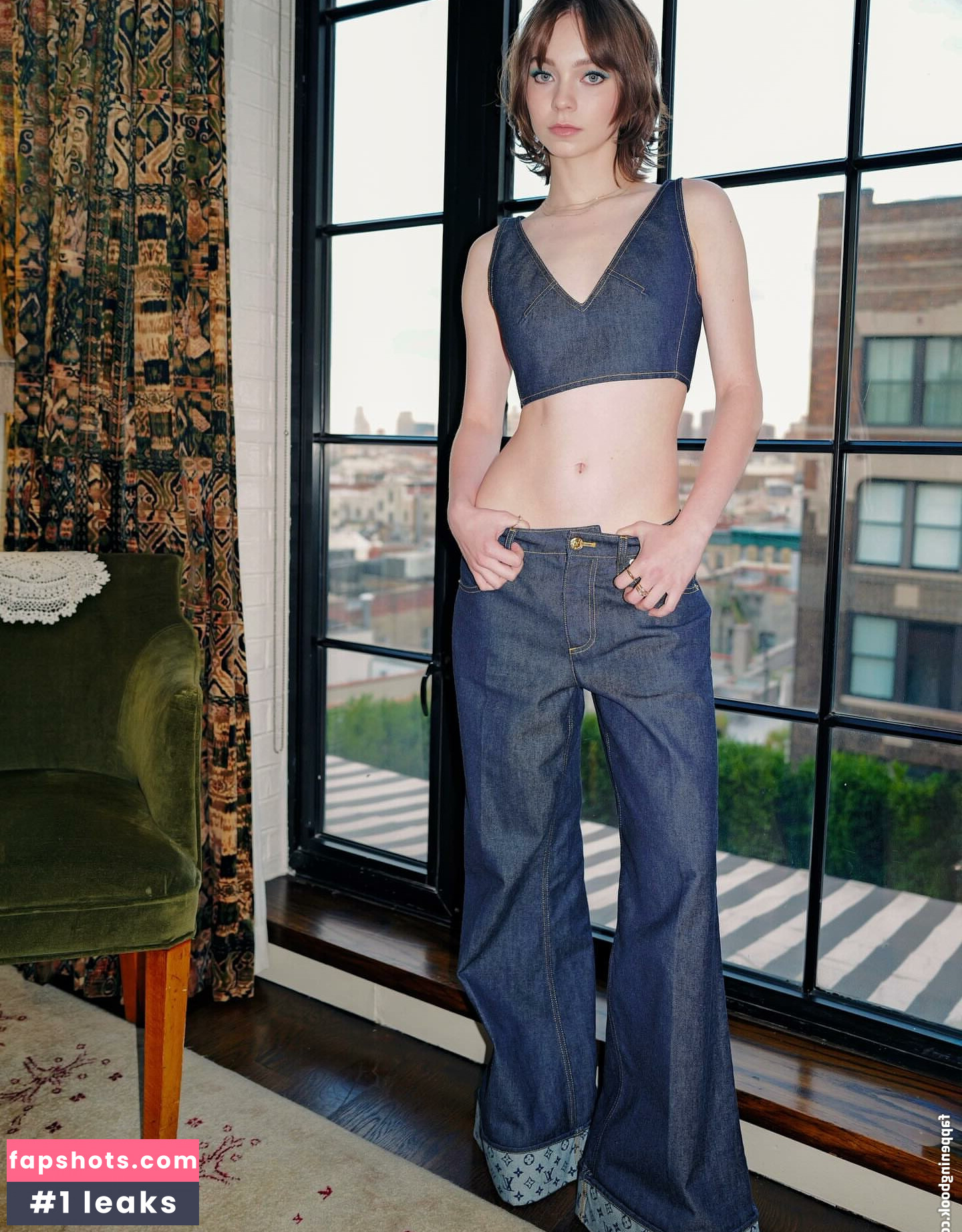 Emma Myers gallery photo #15