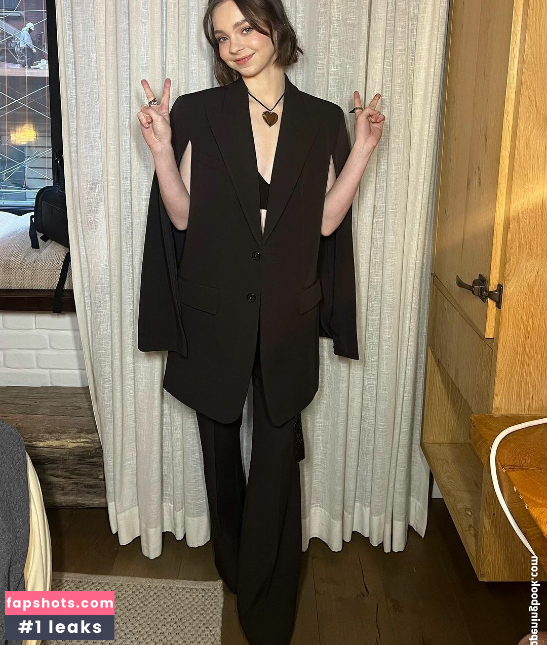 Emma Myers gallery photo #169