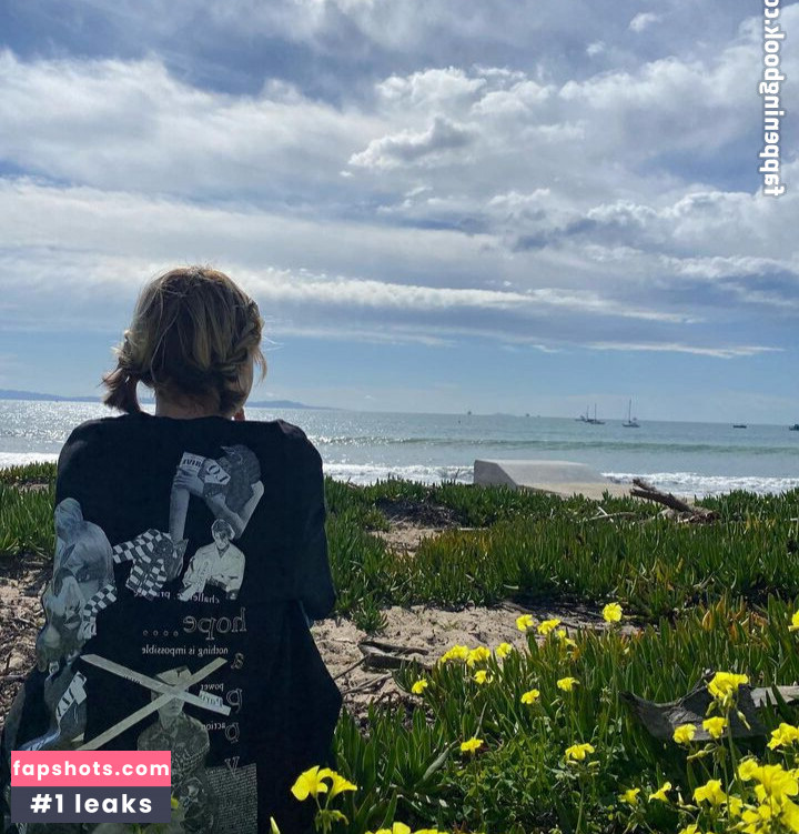 Emma Myers gallery photo #238