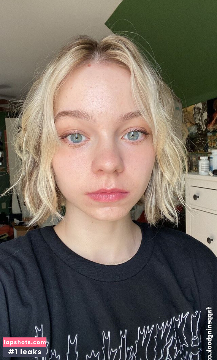 Emma Myers gallery photo #245