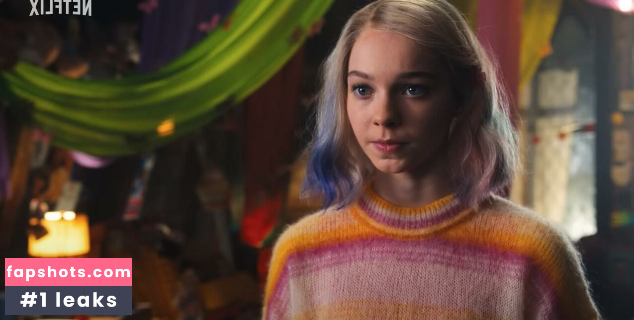 Emma Myers gallery photo #267