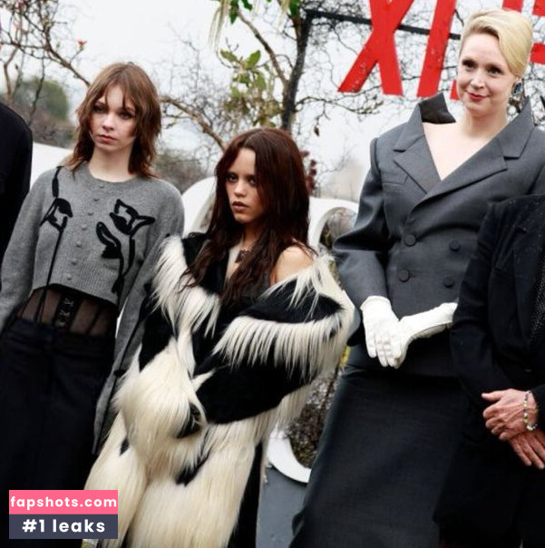 Emma Myers gallery photo #57