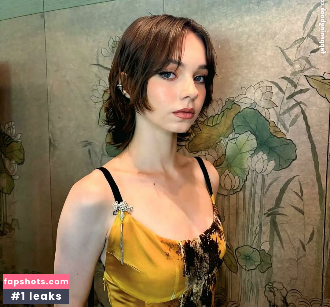 Emma Myers gallery photo #64