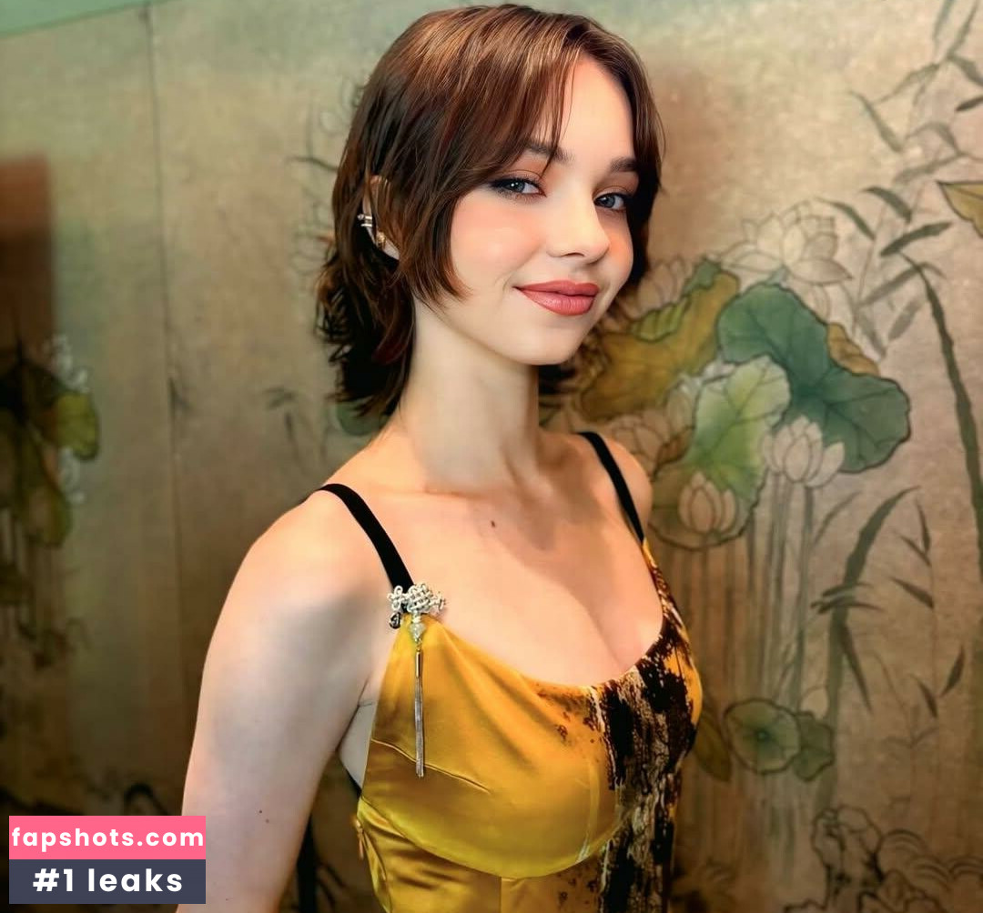 Emma Myers gallery photo #65