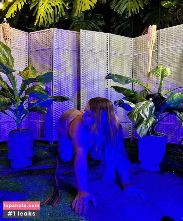 Emma gallery photo #11