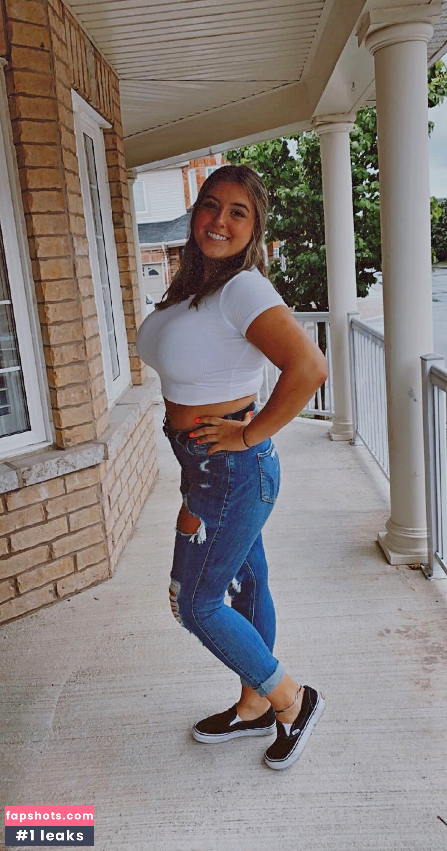 Emma gallery photo #101