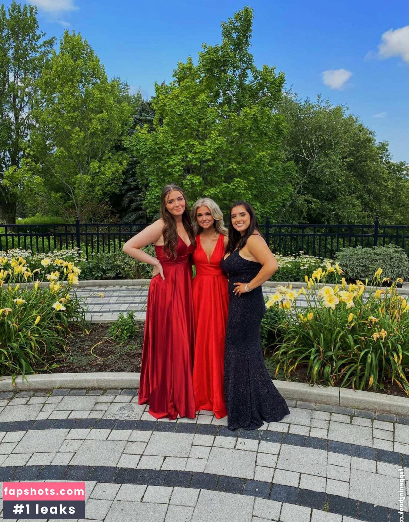 Emma gallery photo #114