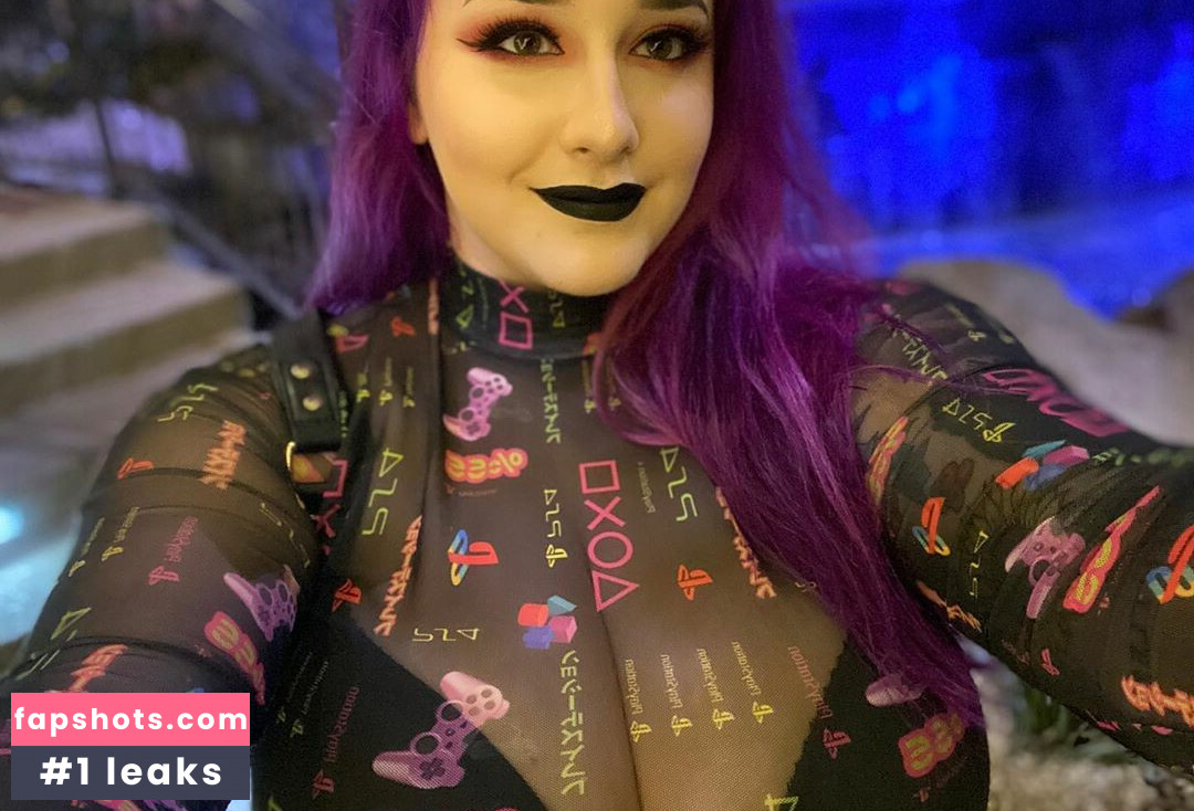 Emma gallery photo #115