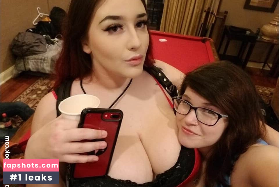 Emma gallery photo #116