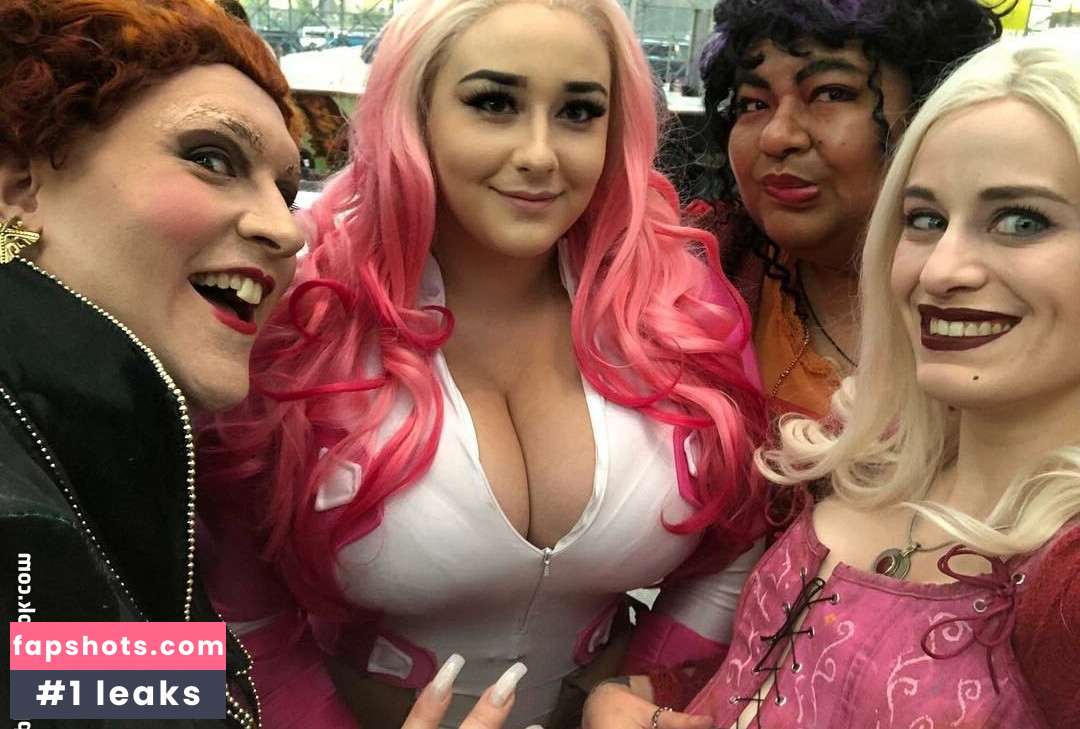 Emma gallery photo #119