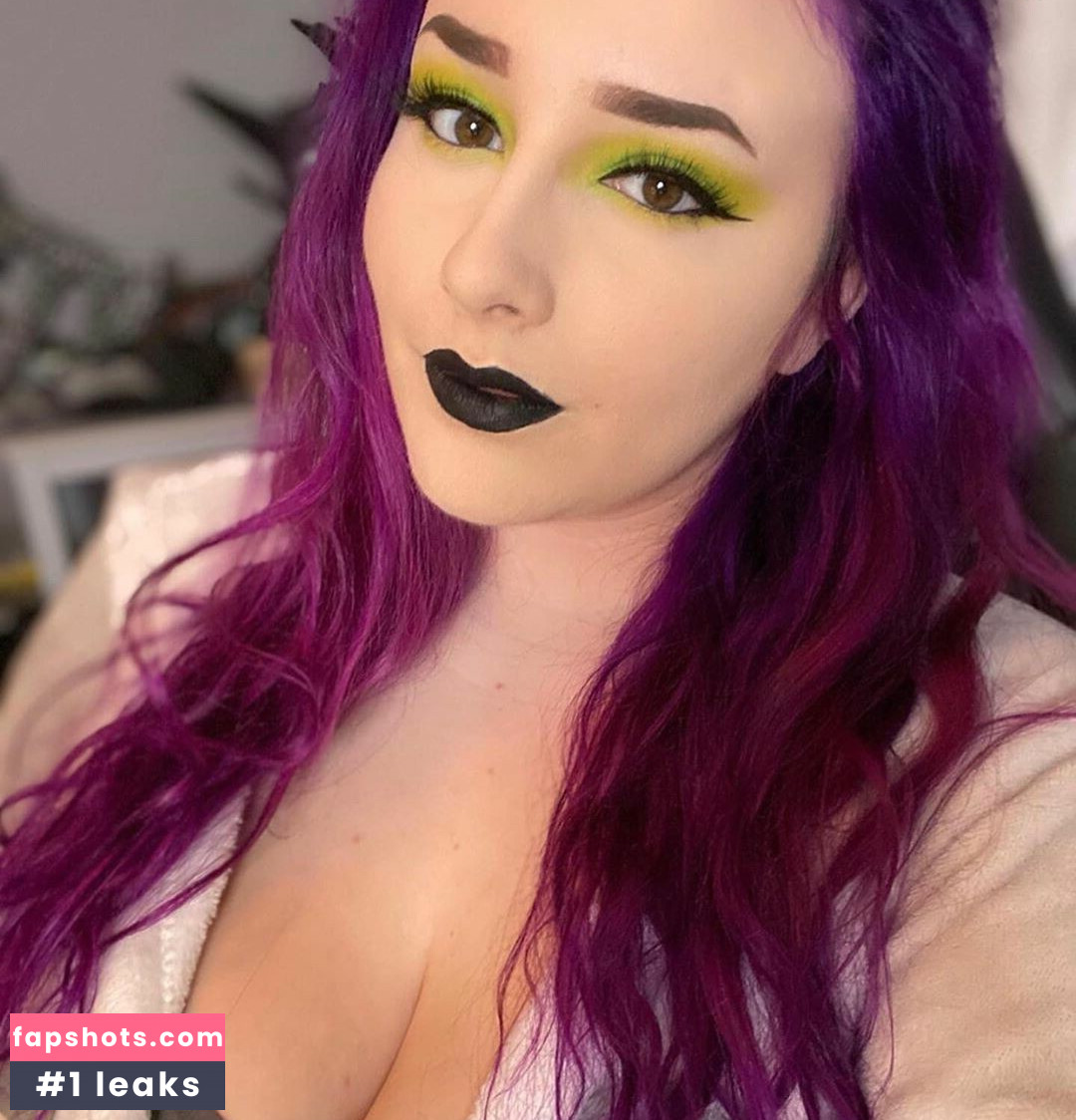 Emma gallery photo #139