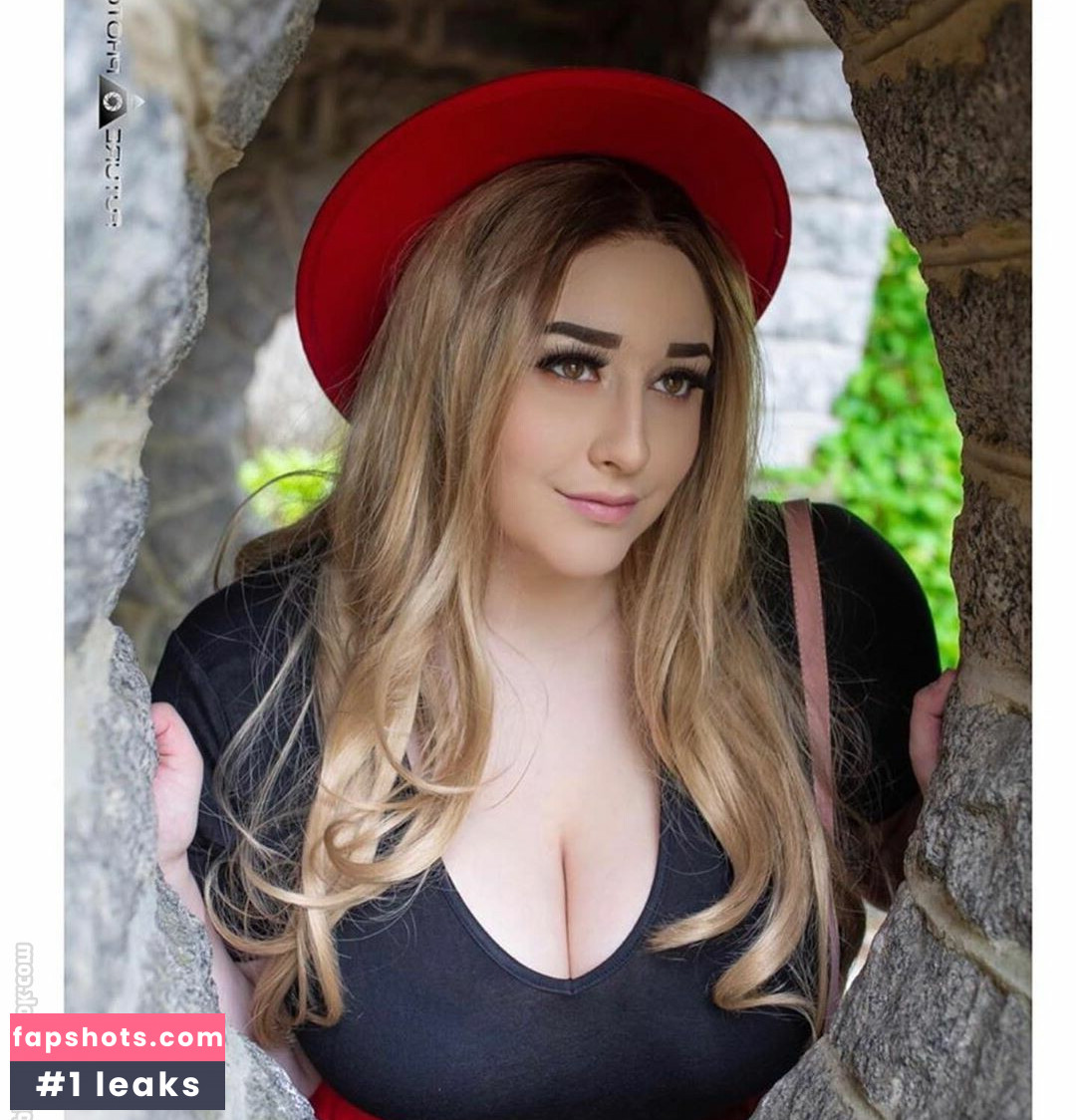 Emma gallery photo #147