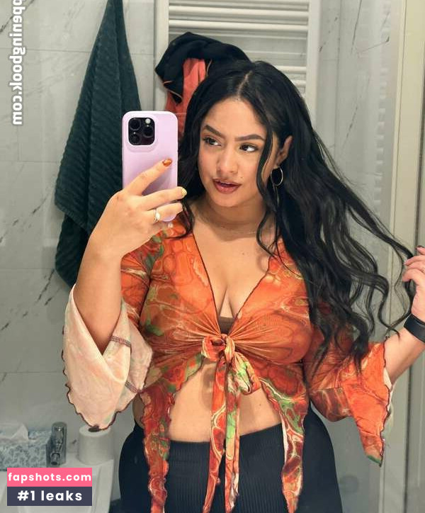 Emma gallery photo #36