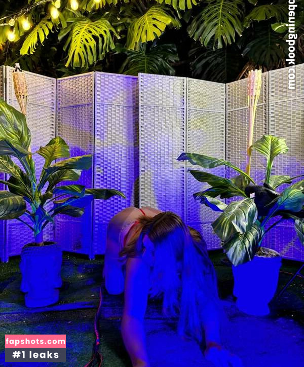 Emma gallery photo #6