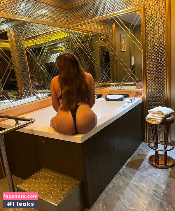 Emma gallery photo #10