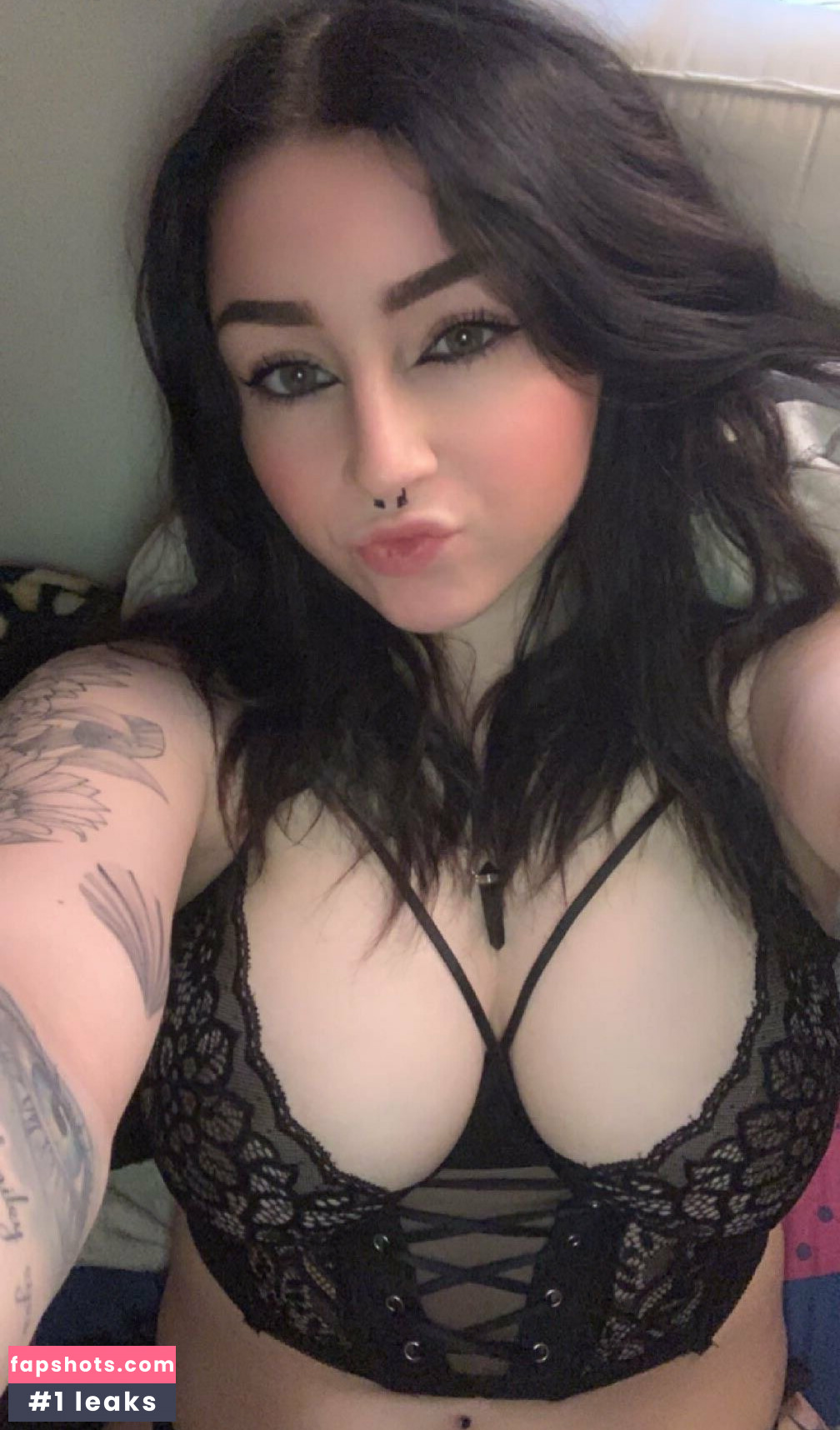 Emma Petch gallery photo #8