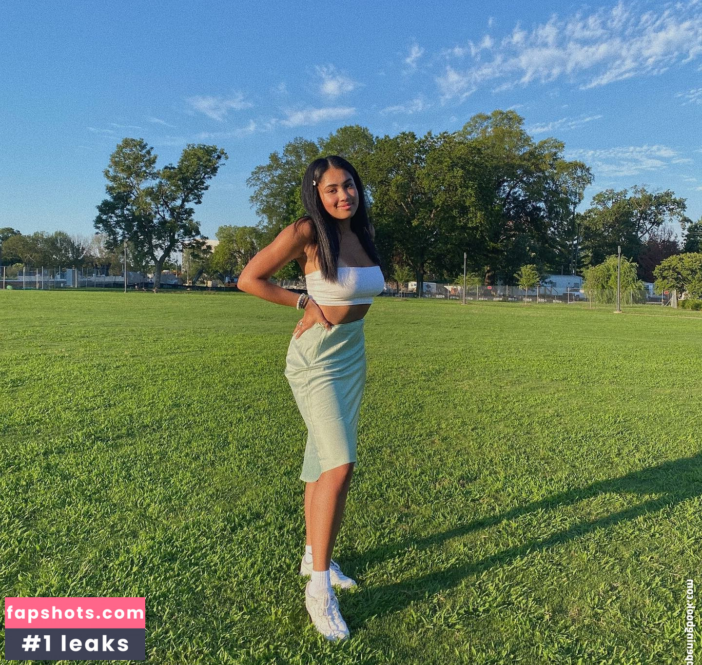 Emma Regala gallery photo #2