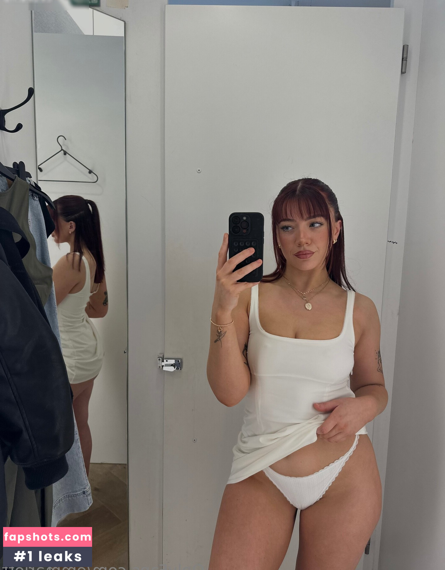 Emma Riott gallery photo #31