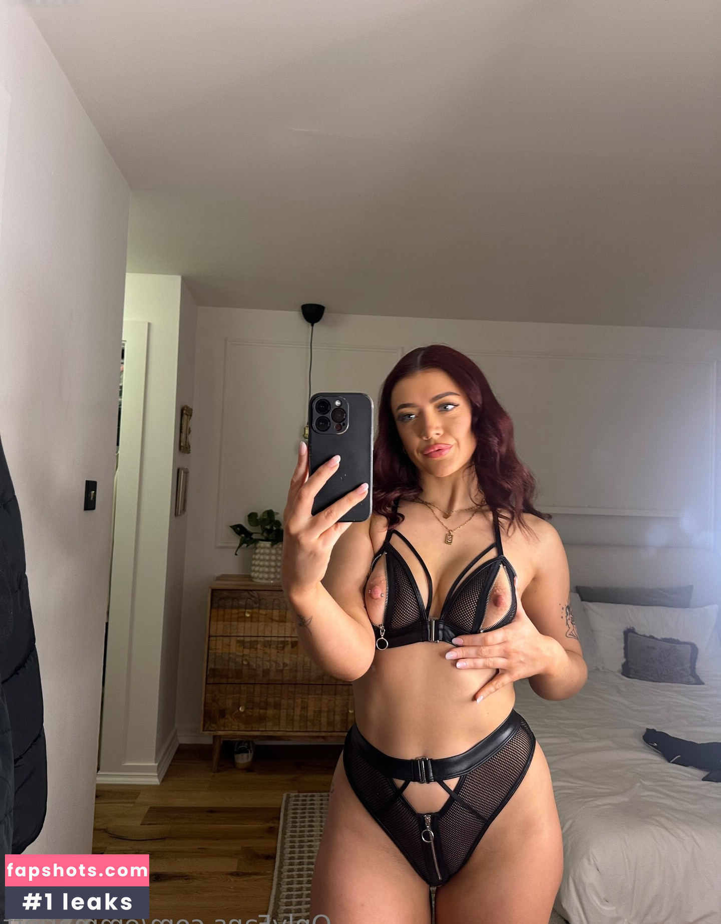 Emma Riott gallery photo #36