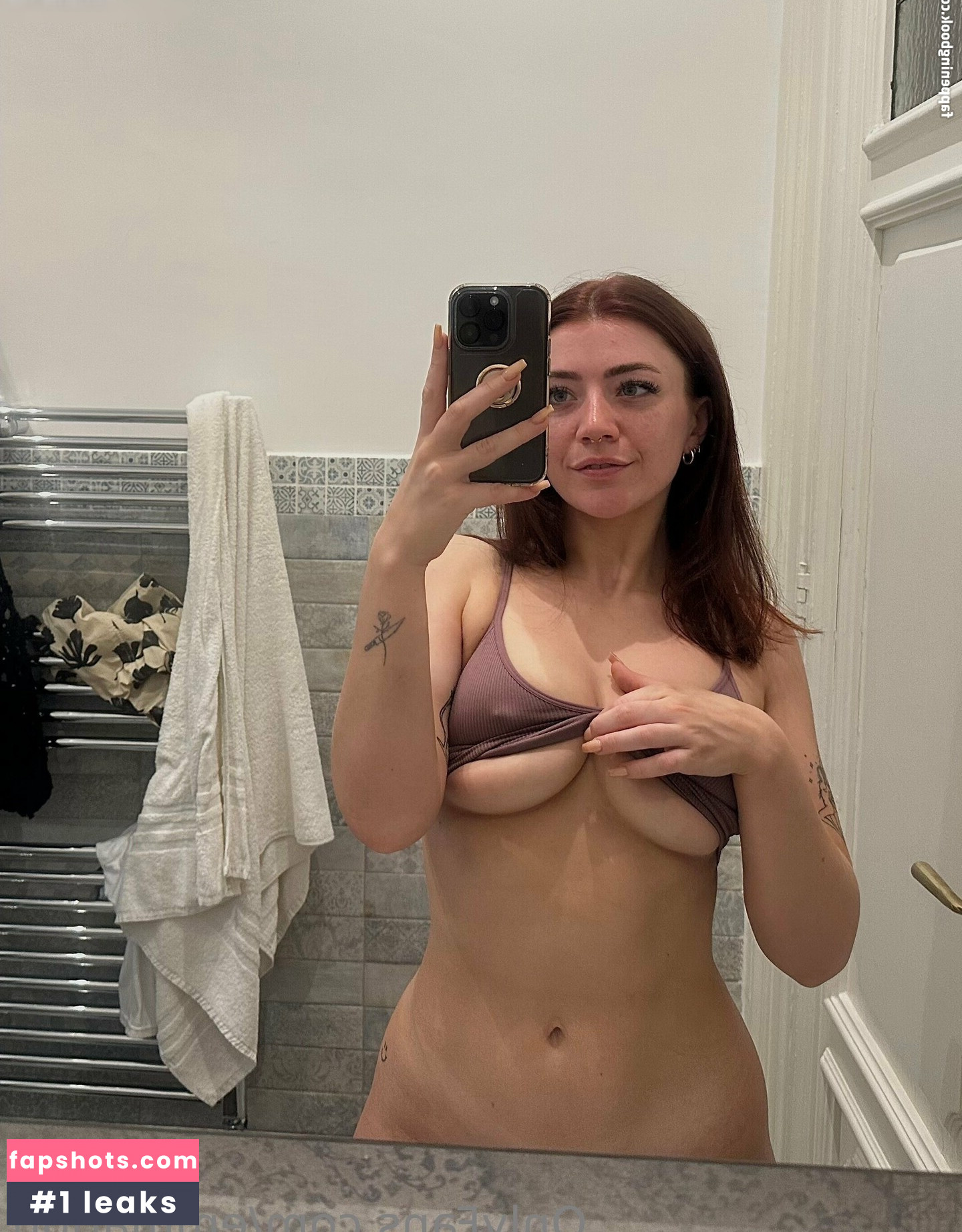 Emma Riott gallery photo #85