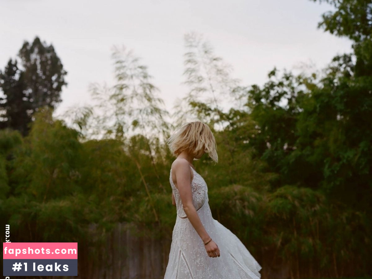 Emma Roberts gallery photo #114