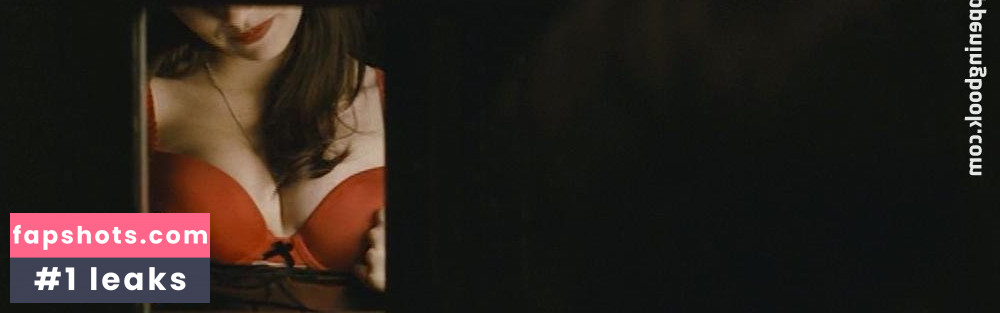 Emma Roberts nude babe gallery