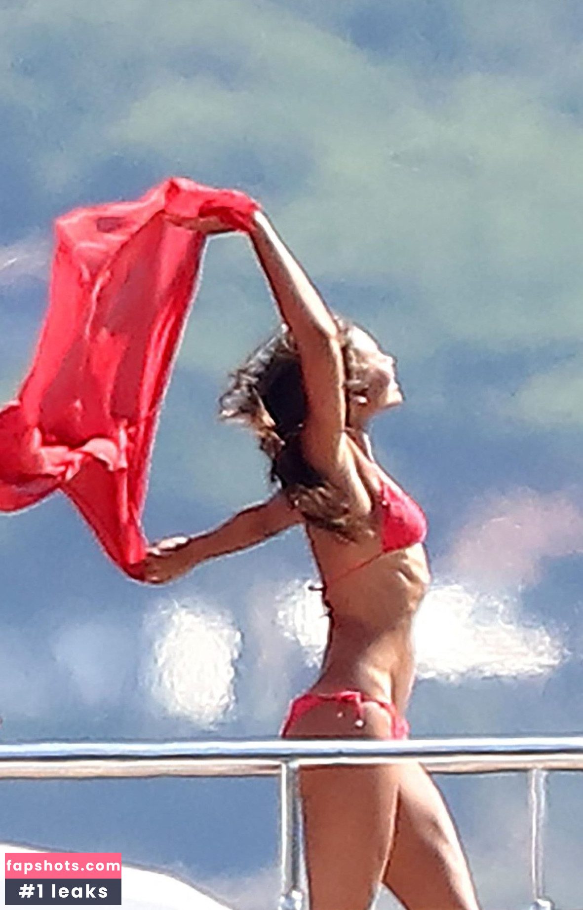 Emma Thynn gallery photo #48