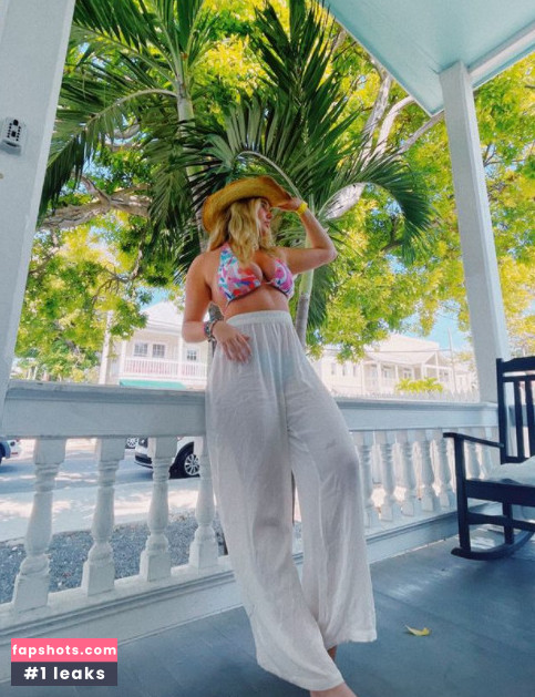 Emma Topps gallery photo #6