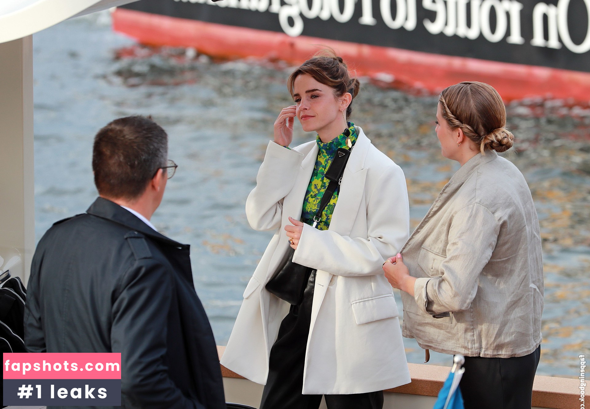 Emma Watson gallery photo #1029