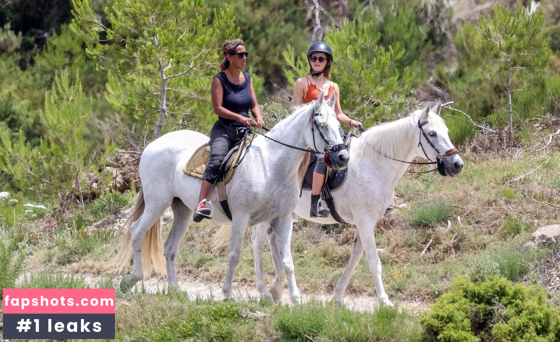 Emma Watson gallery photo #1032