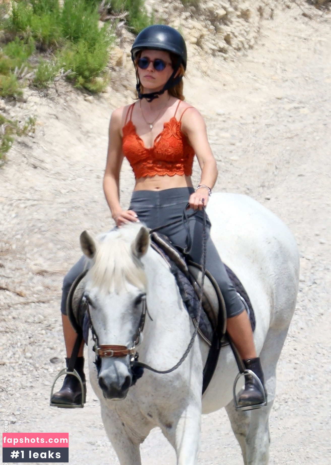 Emma Watson gallery photo #1035