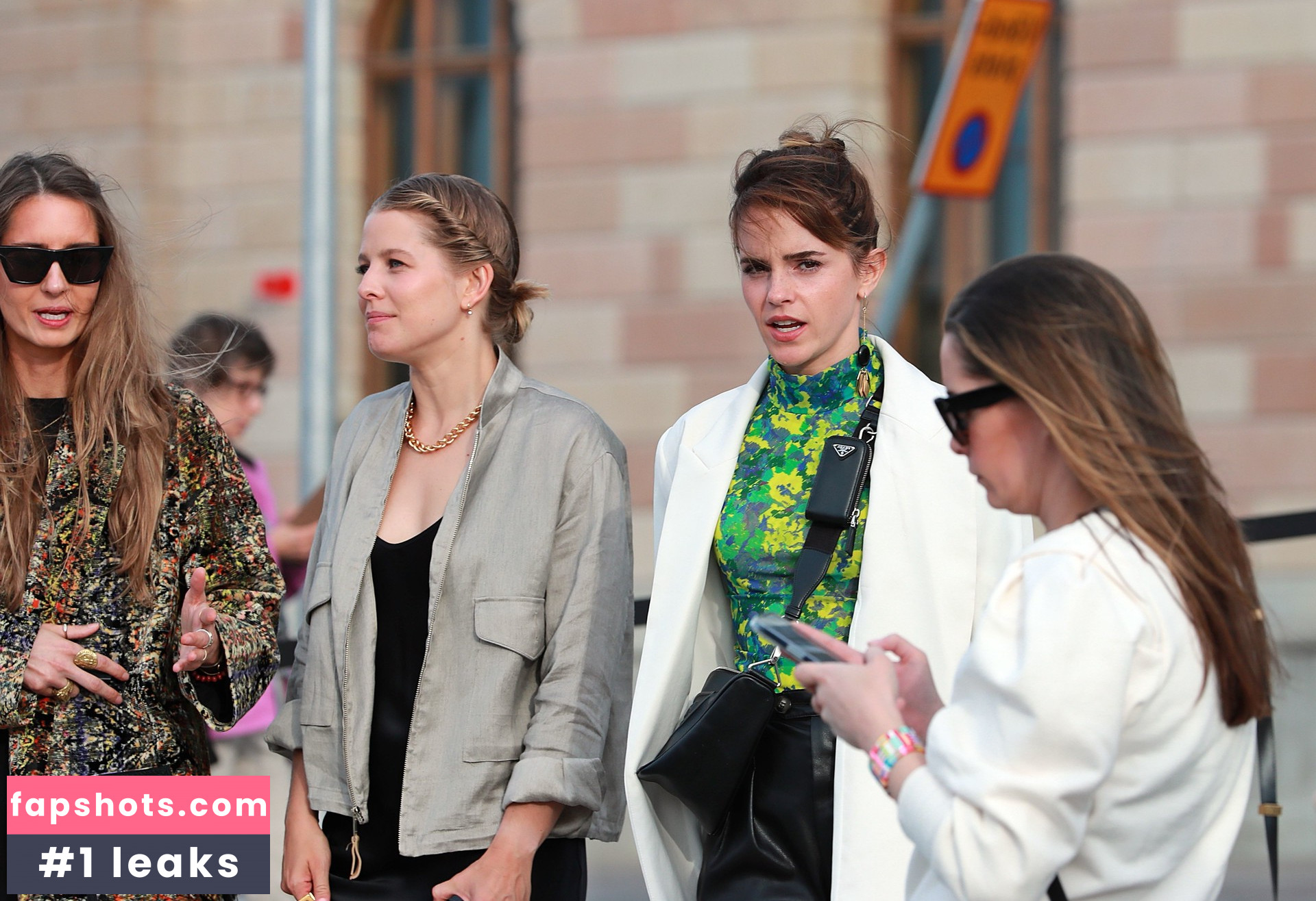 Emma Watson gallery photo #1043