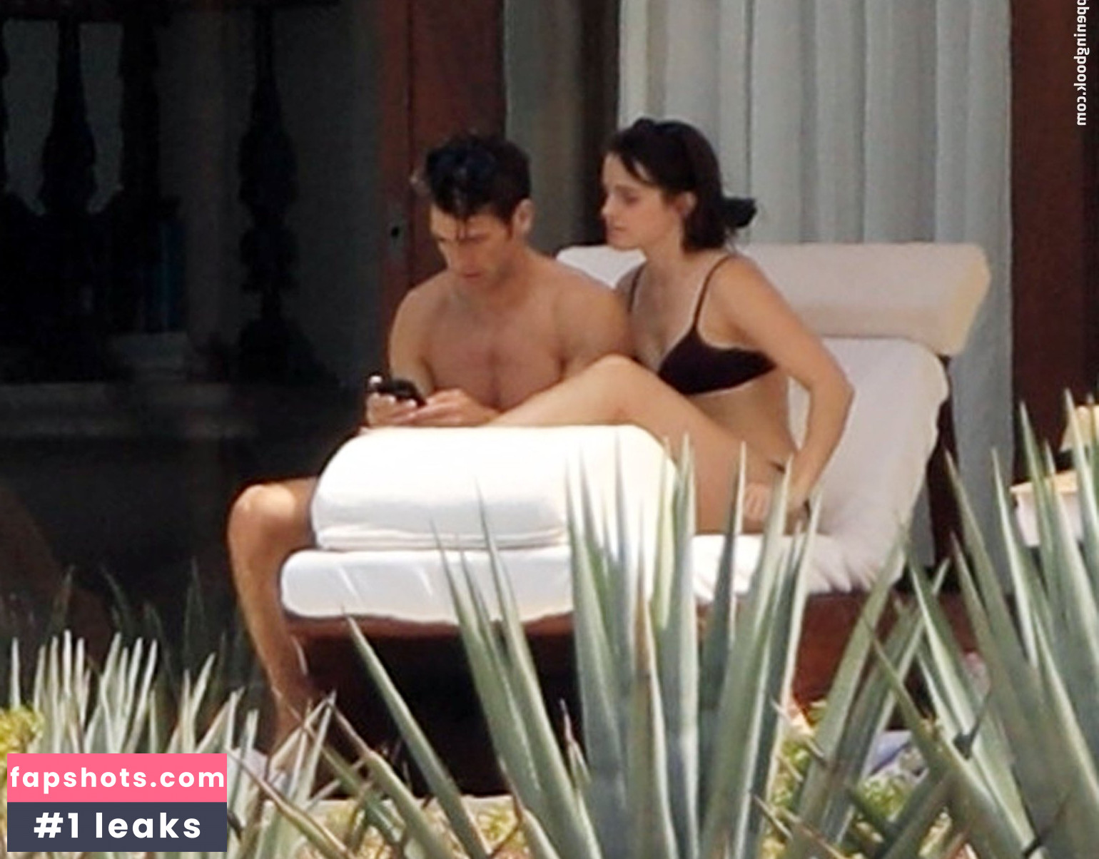 Emma Watson Nude Leaks OnlyFans Photos #2011 - LeakJerk