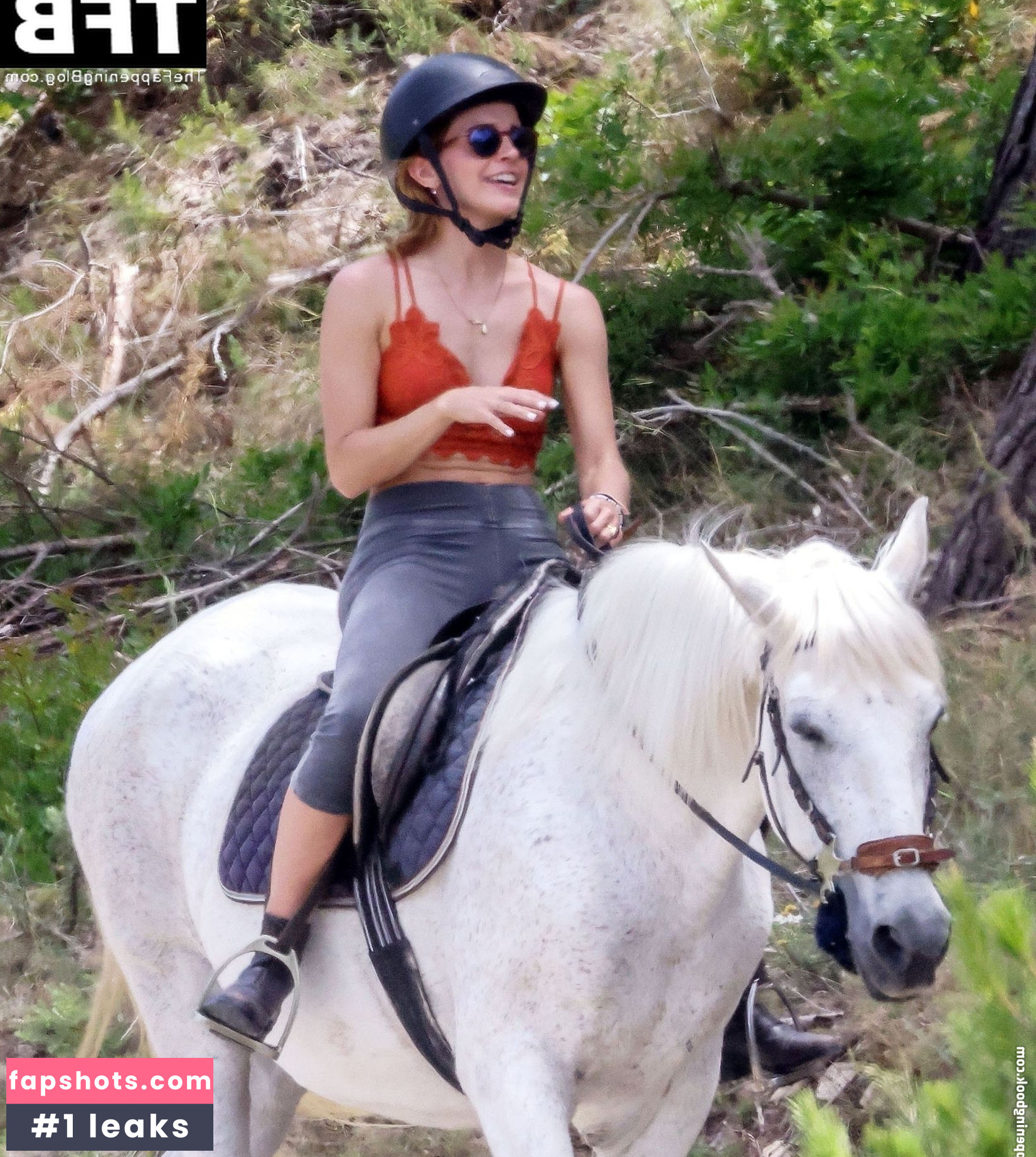 Emma Watson gallery photo #970