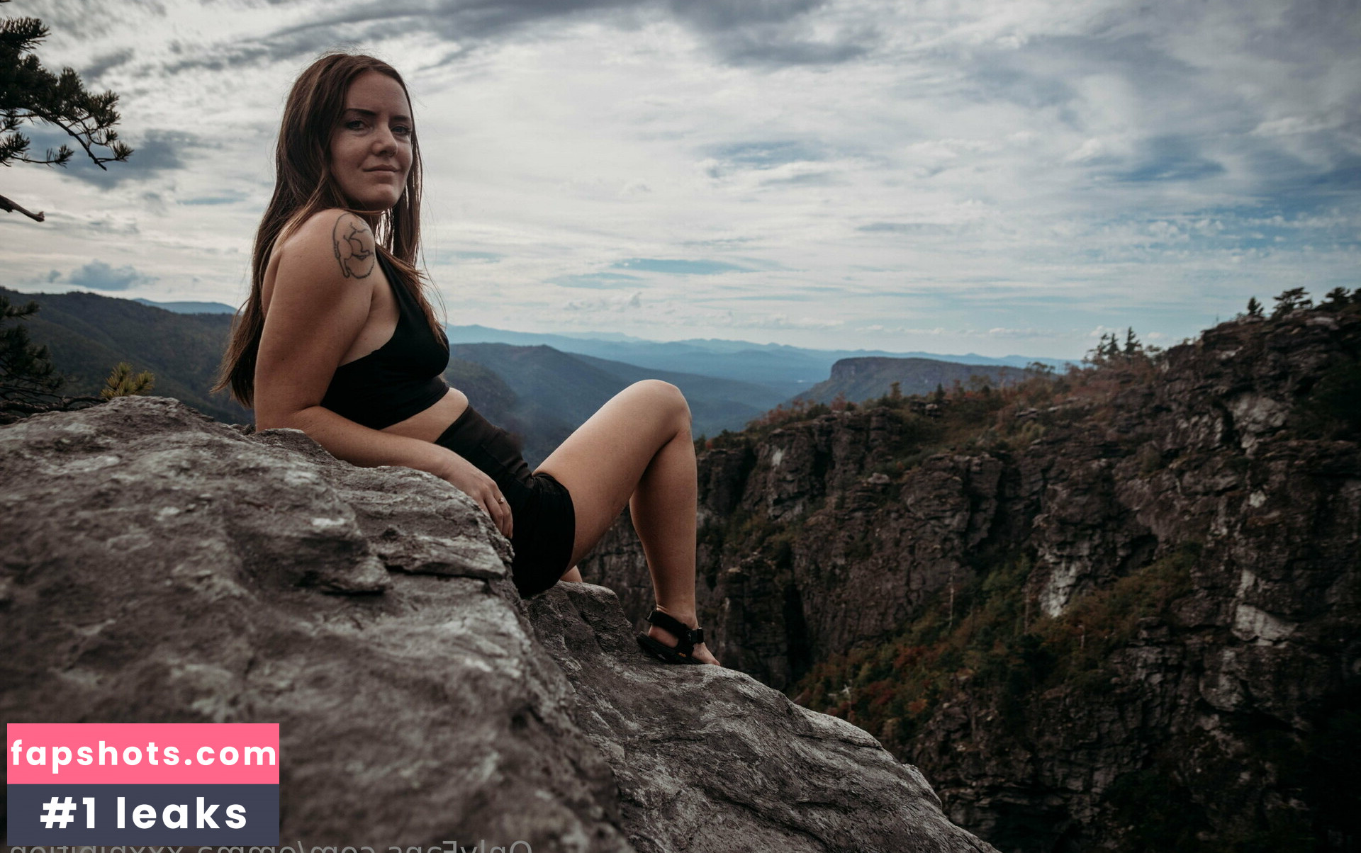 emma.xxxhibition gallery photo #12