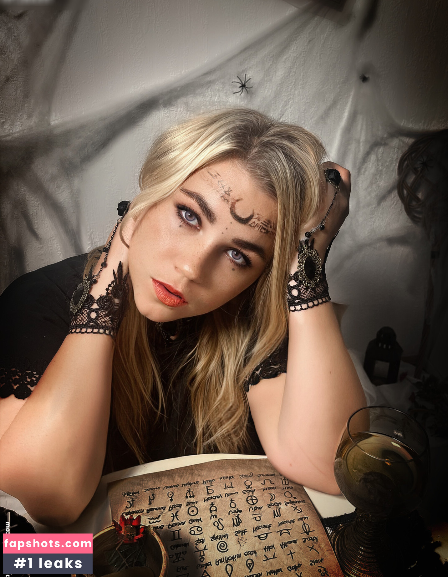 Emmadizzy / Emma_arty gallery photo #40