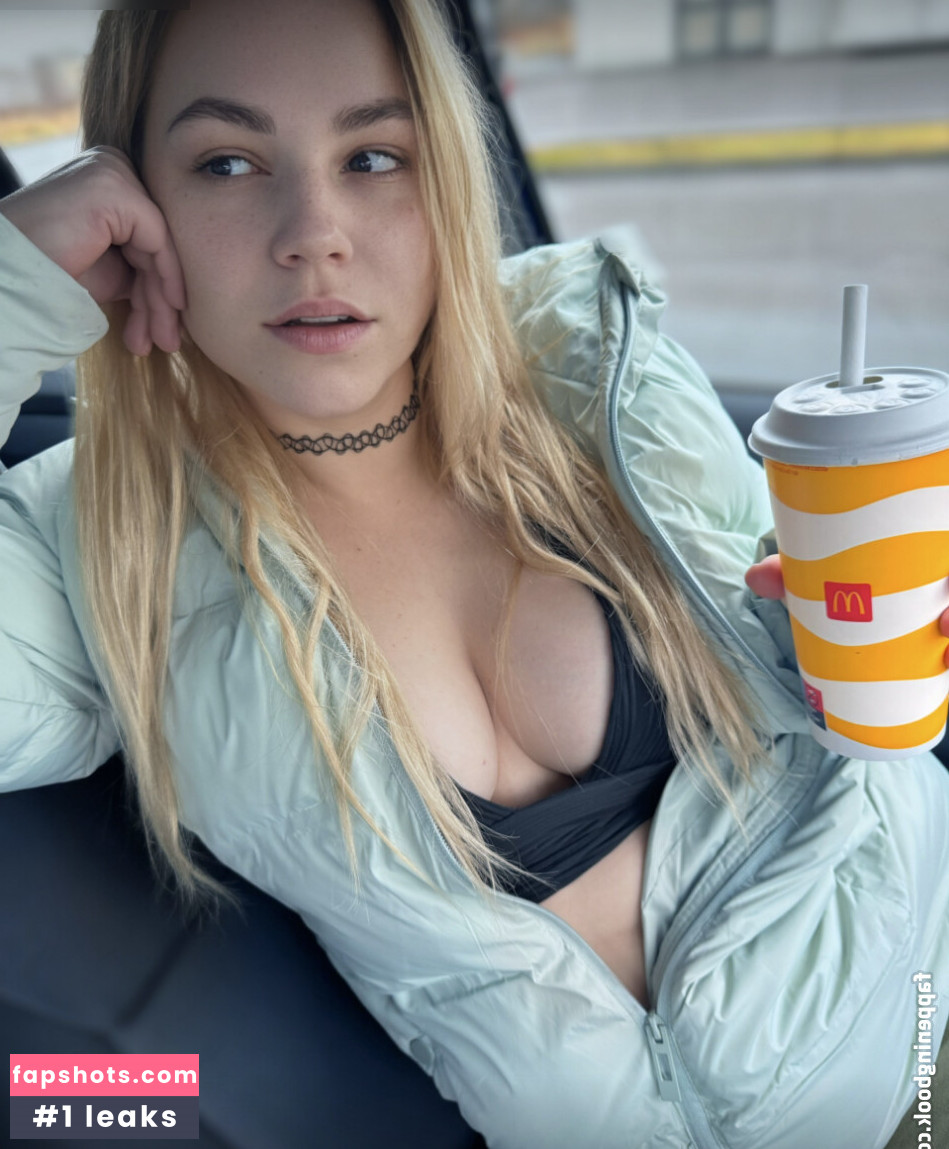 Emmadizzy / Emma_arty gallery photo #9