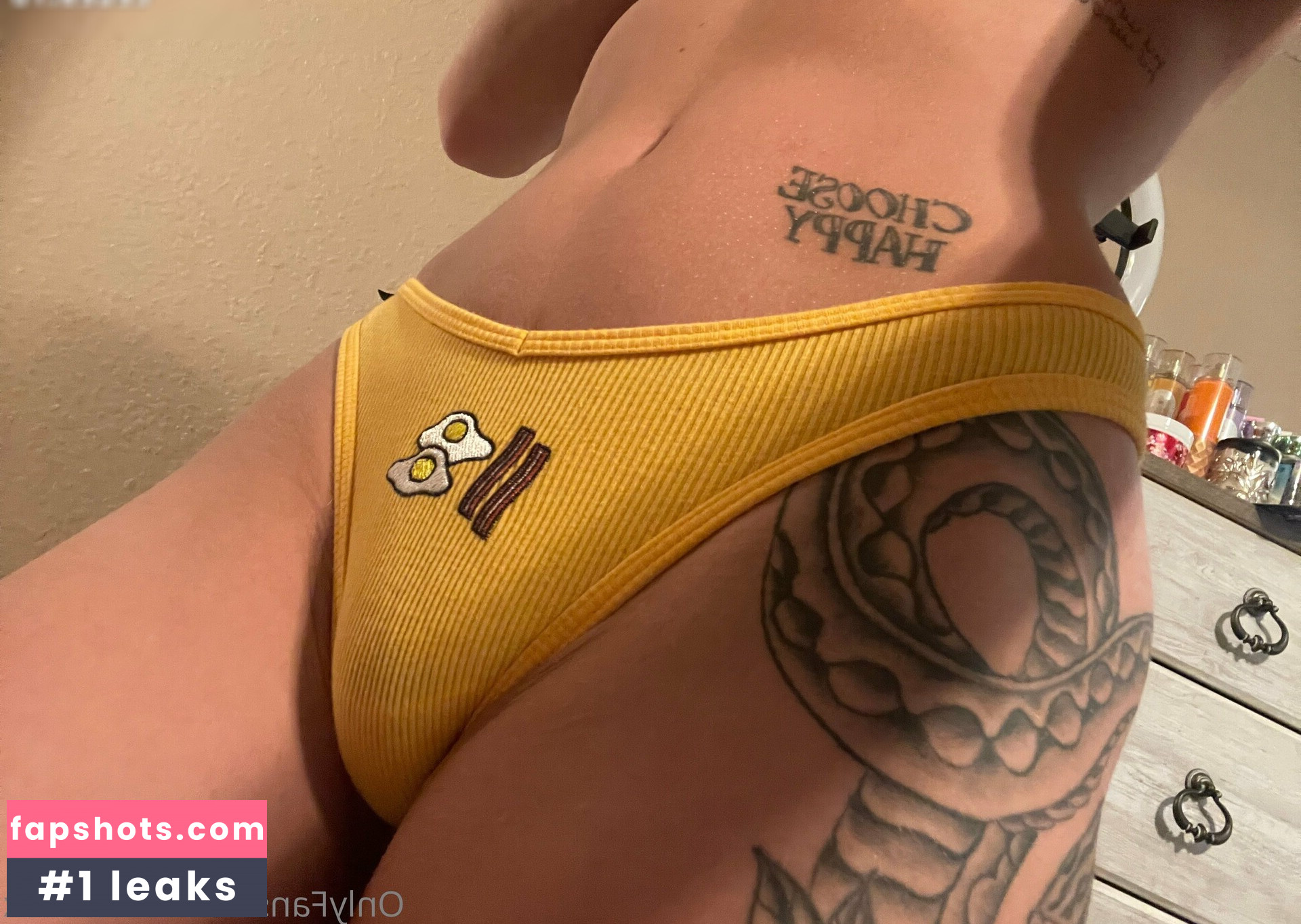 Emmalynn Minassian gallery photo #10