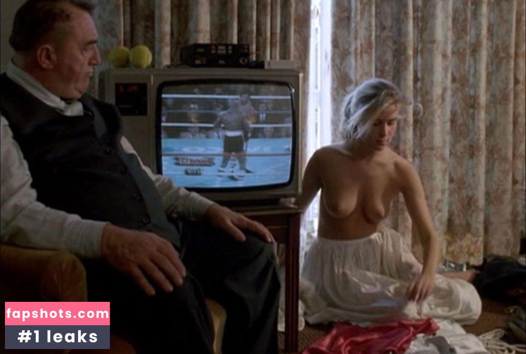 Emmanuelle Seigner gallery photo #40