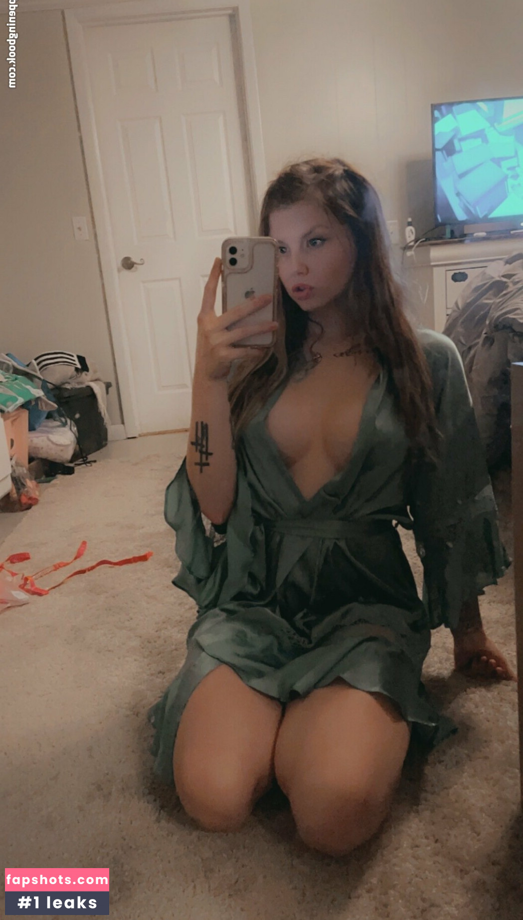 Emmi Rose gallery photo #9