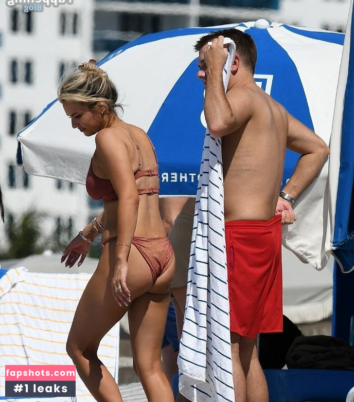 Emmy Medders gallery photo #2