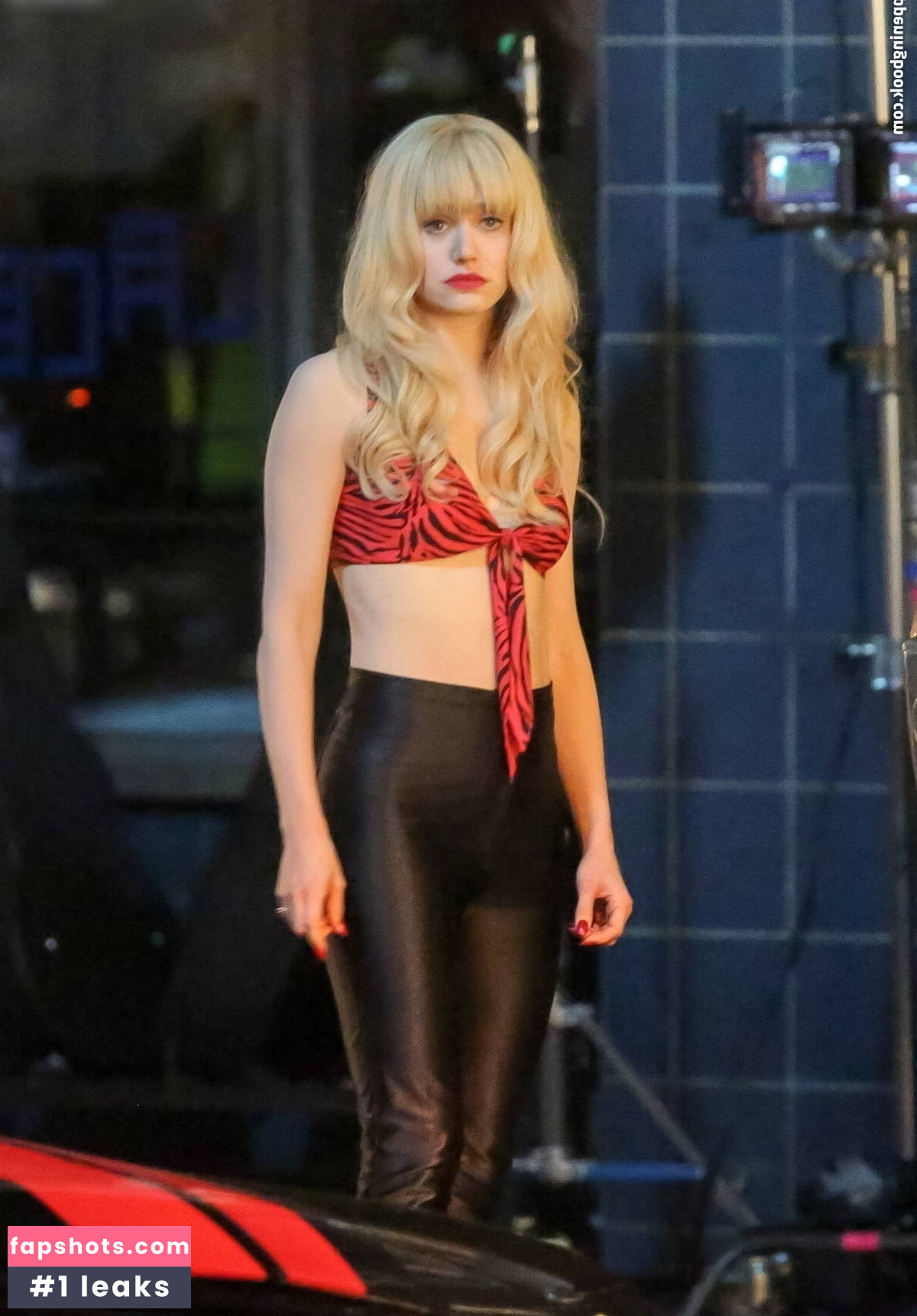 Emmy Rossum gallery photo #16