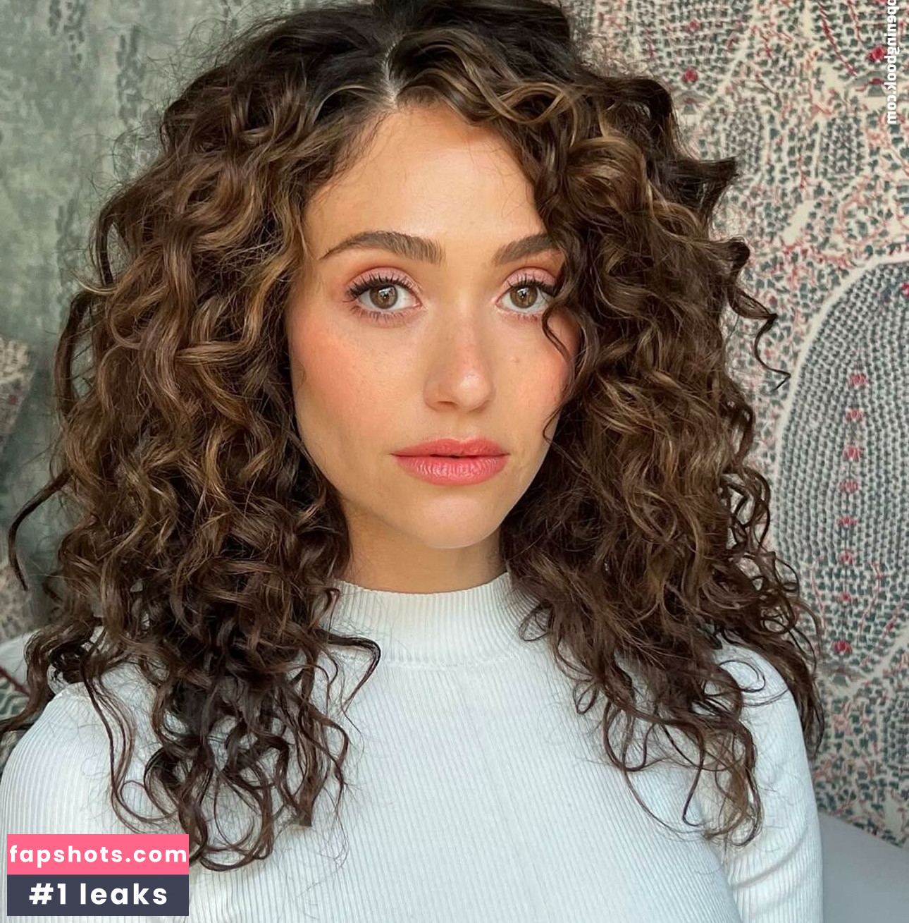 Emmy Rossum gallery photo #23