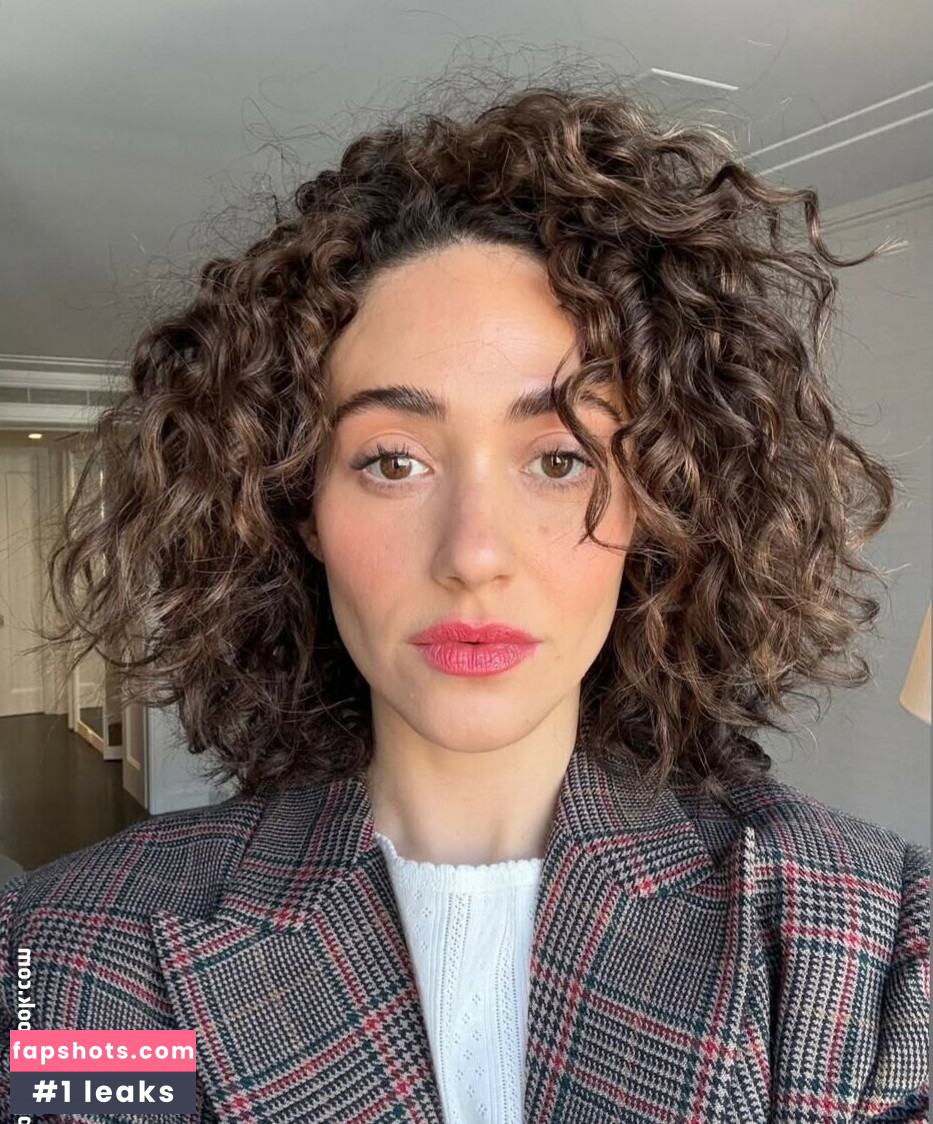 Emmy Rossum gallery photo #5