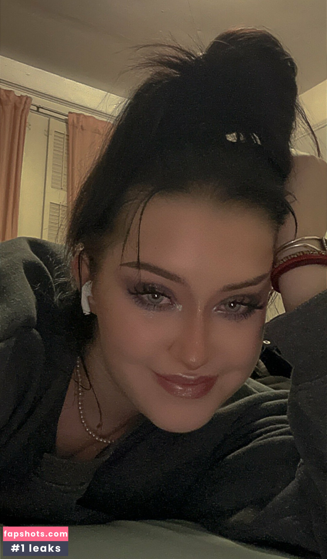 EmoPetasse nude babe gallery