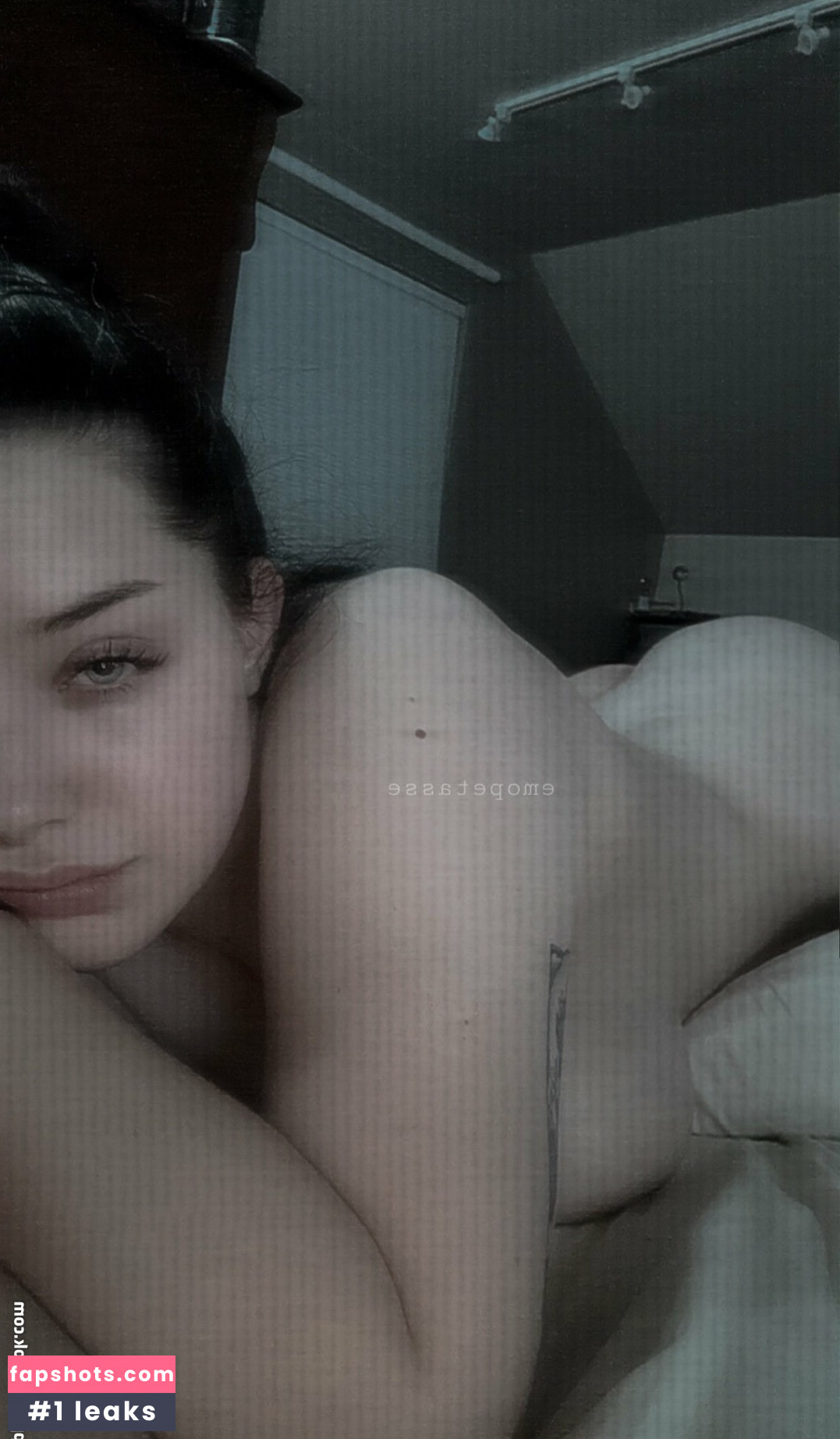 EmoPetasse gallery photo #19